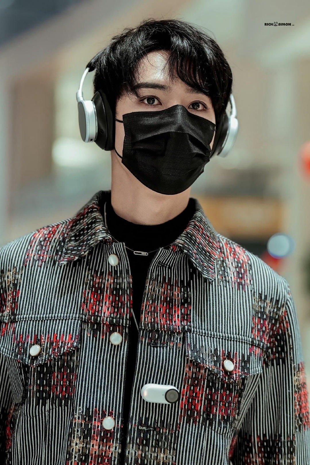 龚俊出发#巴黎时装周#帅气又迷人，期待龚俊再次闪耀巴黎[打call][打call