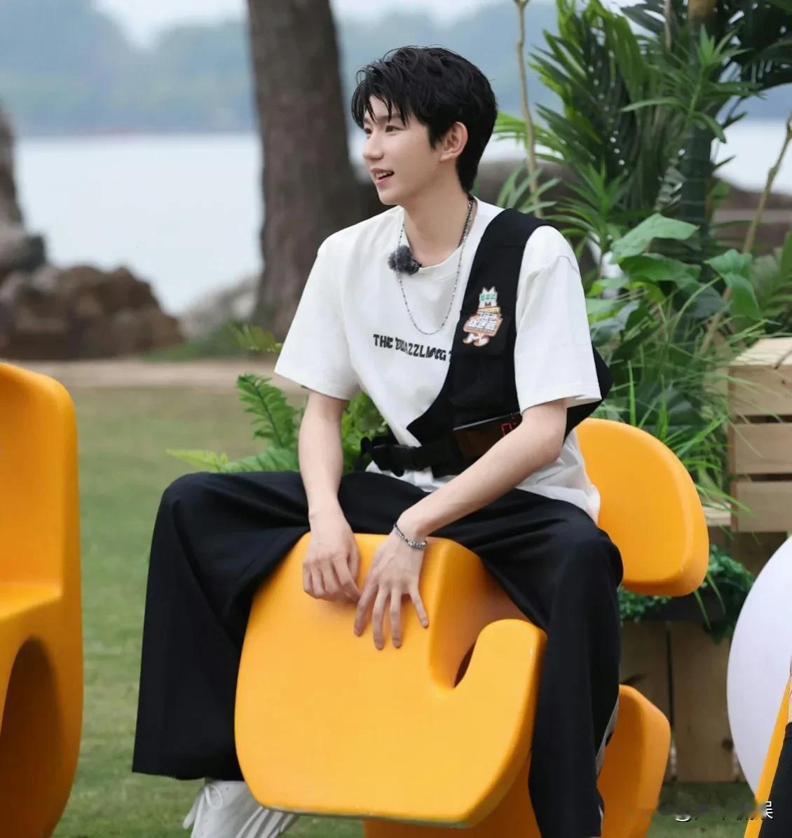 王源真的是主打一个听劝，周也这才说完多久呀？

在《城市捉迷藏》综艺节目中，周也