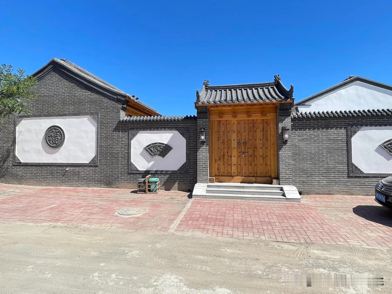 我想和你回归田园，找一个不大不小的院子，消磨时光，忘却生活的喧嚣与纷扰，慢悠悠地