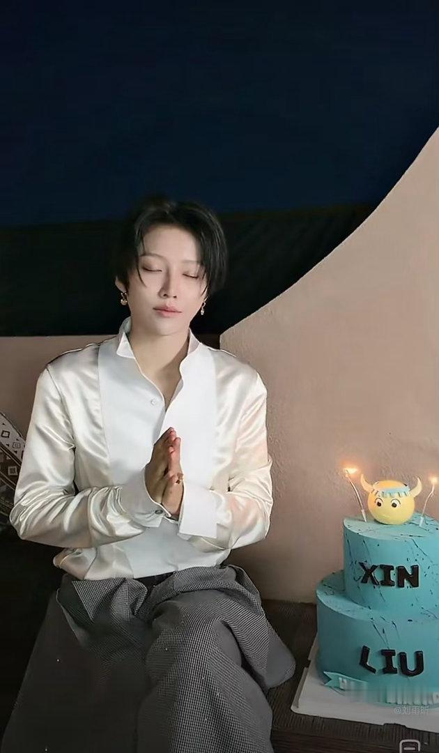 刘雨昕 第一次看到这么可爱的王濛 刘雨昕生日直播里提到王濛的时候，语气是轻松的、