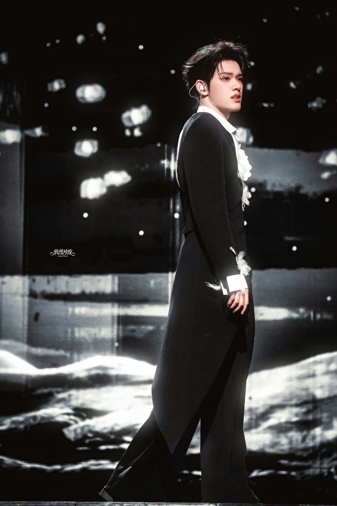 张极转音转强混转头声 被张极的英文情歌惊艳到了！转音灵动自然，强混扎实有穿透力，