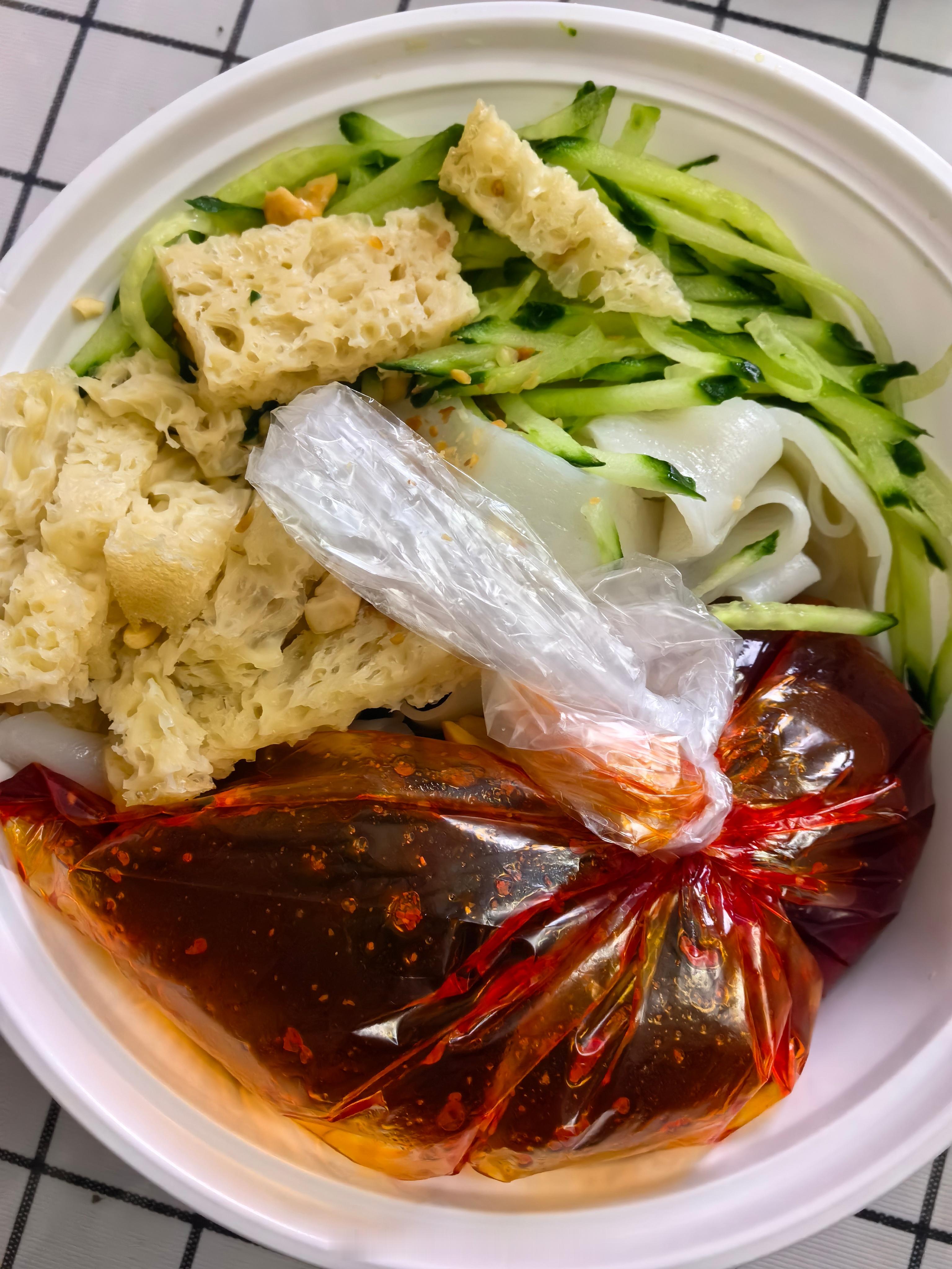 要了命了怎么又翻出来一块卤牛肉[允悲][允悲][允悲][允悲][允悲]但没事，有