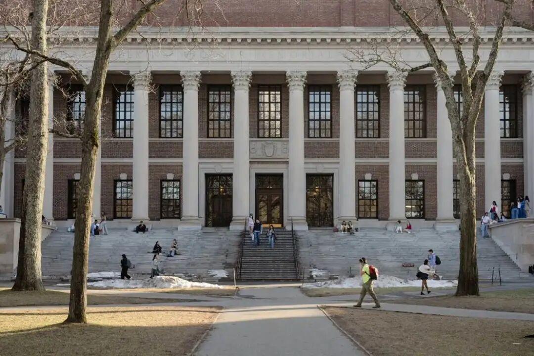 哈佛大学获得的联邦经费还在减少。尽管哈佛大学已说服联邦法院阻止特朗普对该校的经费