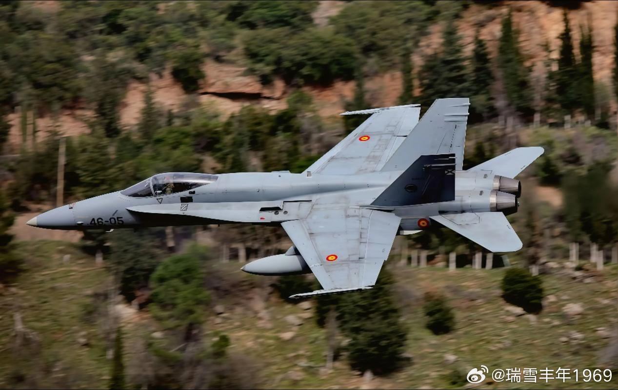 聊一聊美军最衰的一款战机，F18大黄蜂。海湾战争第一天，唯一被击落的一架战机。南