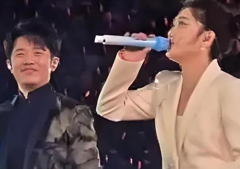 凤凰传奇已正式重启大型巡演。
2026年1月14日，从“文旅市场通”查询得知，凤