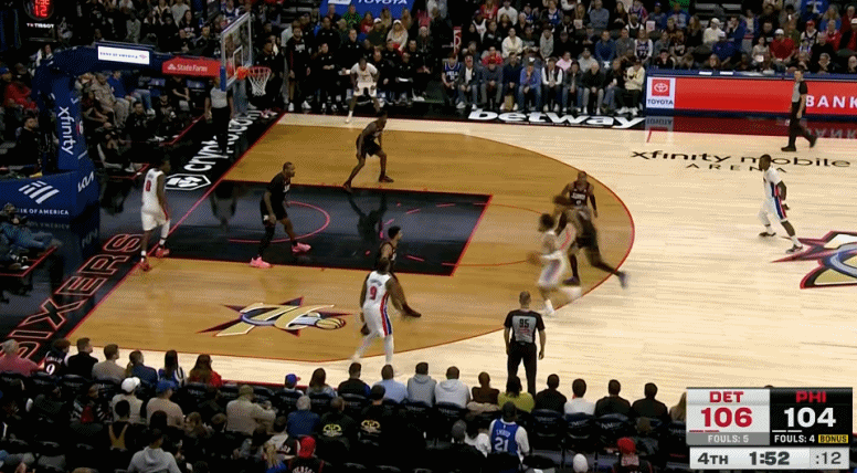 活塞逆转76人，8胜2负继续排在东部第一，并且已经六连胜了！CC上半场9中1只有