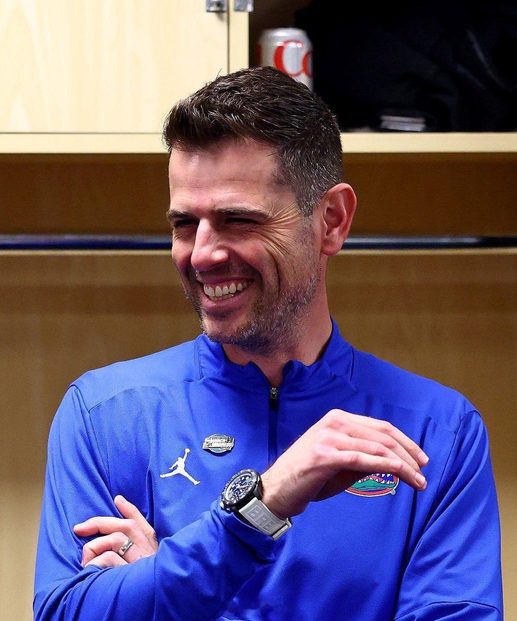 NBC记者蒙特·波尔报道，科尔大概率要离开勇士；ClutchPoints说他本周