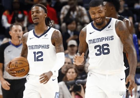 北京时间11月14日，湖人球员斯马特谈到被灰熊交易一事，那叫一个憋屈。他说自己伤