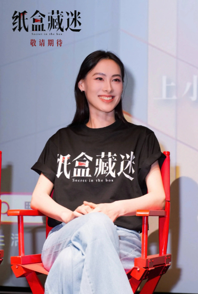 38岁的梁洛施刷屏了，不是豪门，不是绯闻，是两部新电影。23岁离开李泽楷，一个人