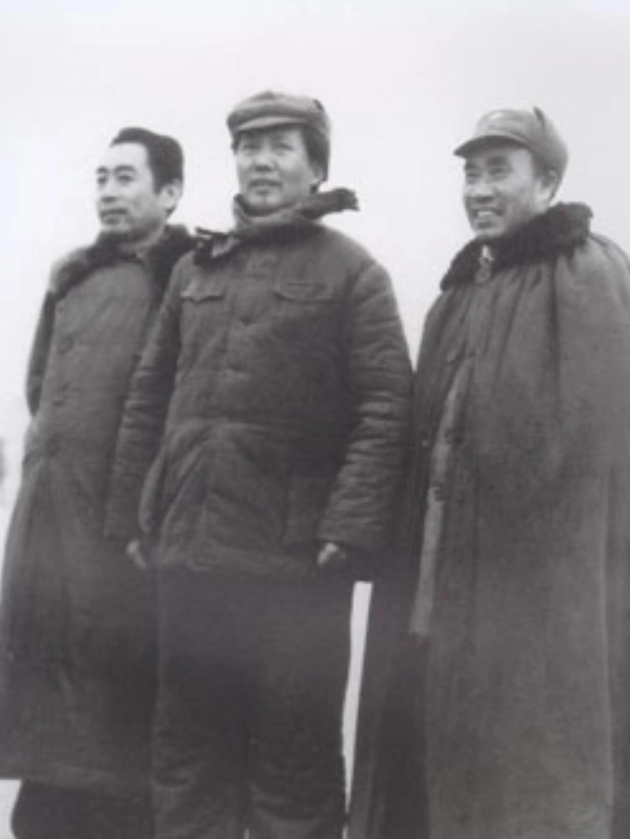 中国建国以来共有八次国葬，其中有三次发生在同一年，令人痛心。这八次分别是：
1、