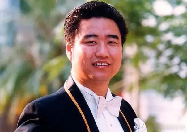 2006年4月20日，‌丛飞‌（本名张崇）因‌晚期胃癌‌医治无效，在‌深圳市人民