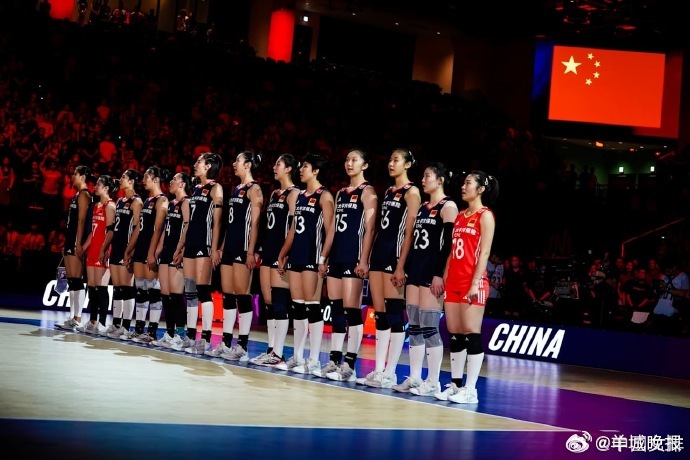 【#中国女排不敌意大利队#，但小将填补吴梦洁空缺表现亮眼】2025年世界女排联赛