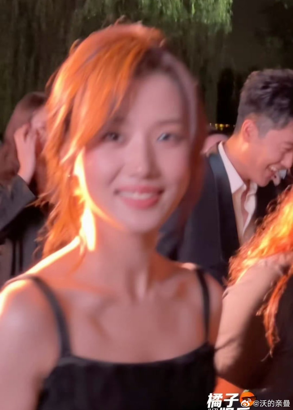 受不了了营销的大模糊大美颜“惊鸿一瞥”是这样卢这大脸路人怎么敢在女明星这么多的场