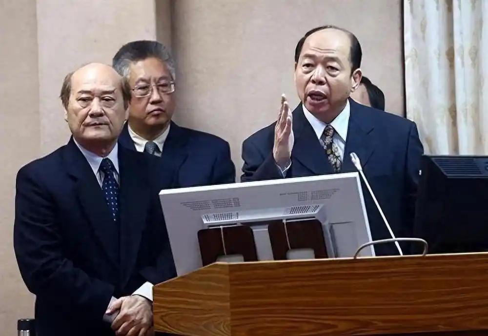 他堪称 “中国的耻辱”，里外串通一气，早已沦为全民公敌，落网之后，他儿子竟叫嚣着