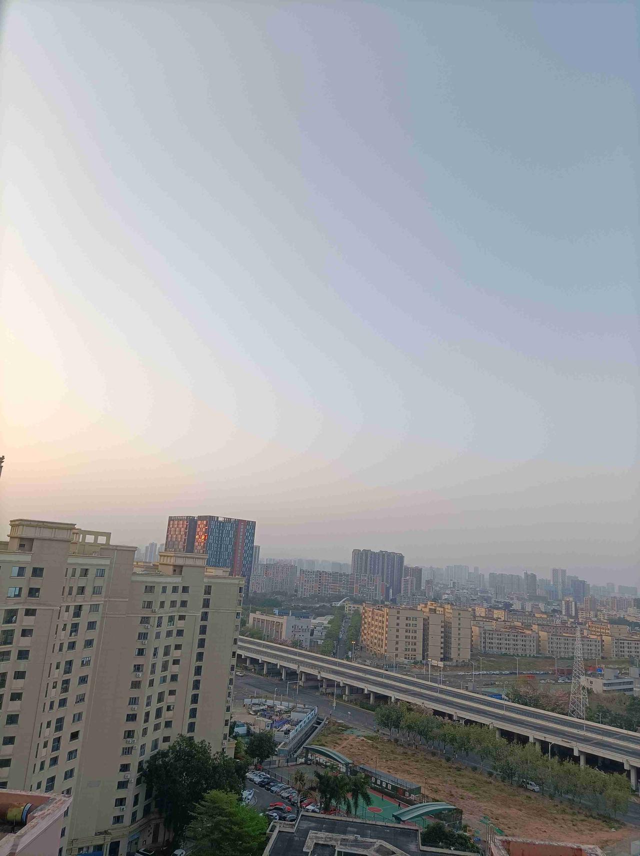 我的今日状态：😁轻松愉快
我这里的天气：🌤️多云深圳今日睛转多云，气温17度