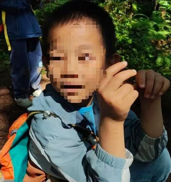 云南大理，8岁自闭症男孩被研学营导师带入未开发禁入区域徒步，然后在山中走失。40