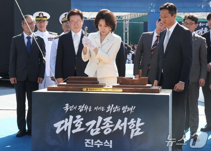 今天又被韩国第一夫人金惠景美到了！
9月30日，韩国总统李在明携带夫人金惠景出席