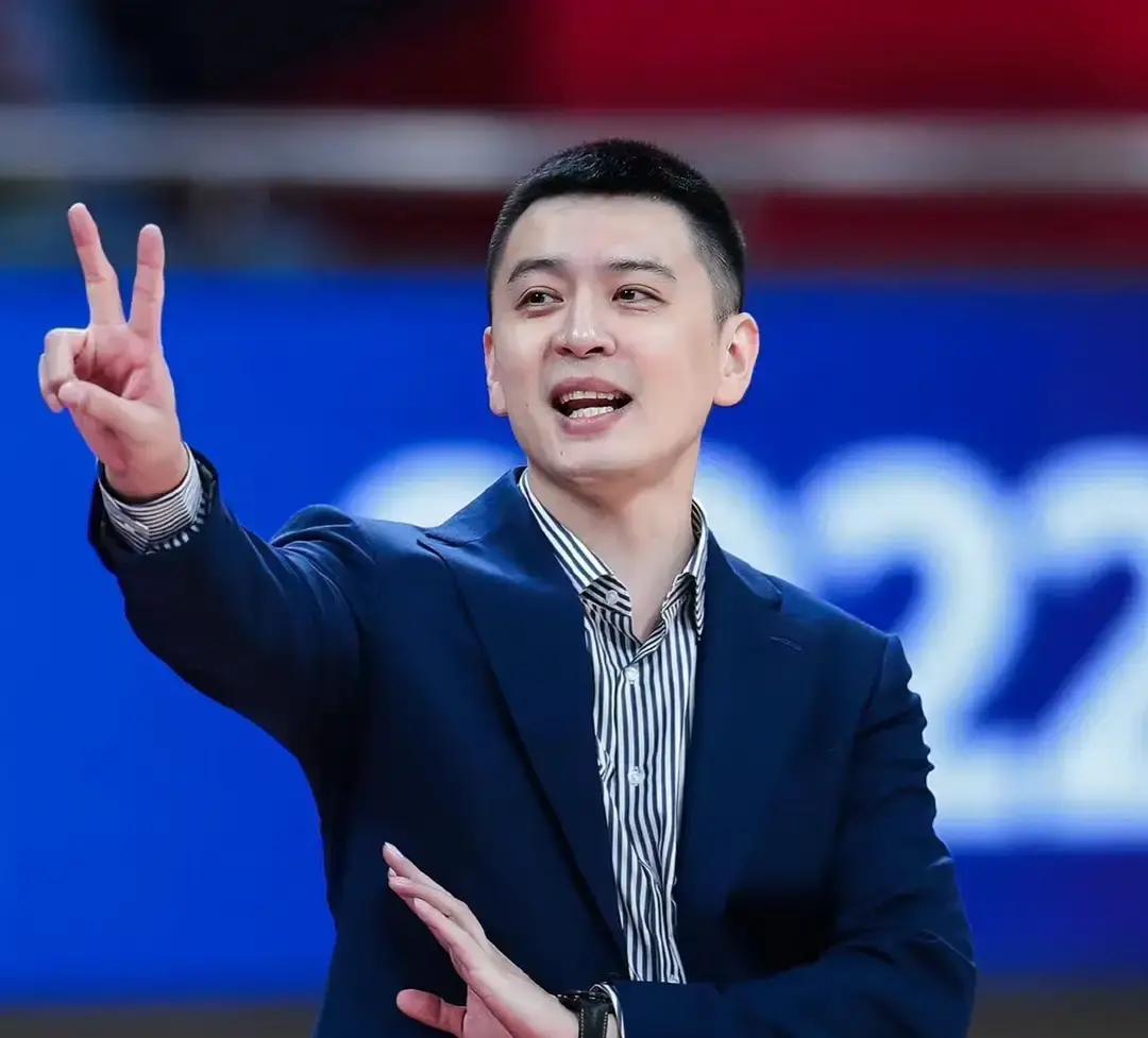 34岁李晓旭突然上场
 
12分钟抢5板，辽宁止连败
 
深圳主场最后2分钟，他