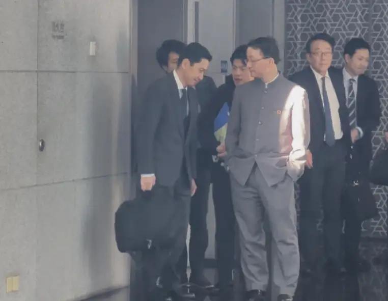 预料之中！日本访华的高官已经离开，从他脸上全程严肃的神情，而且没有接受任何采访可