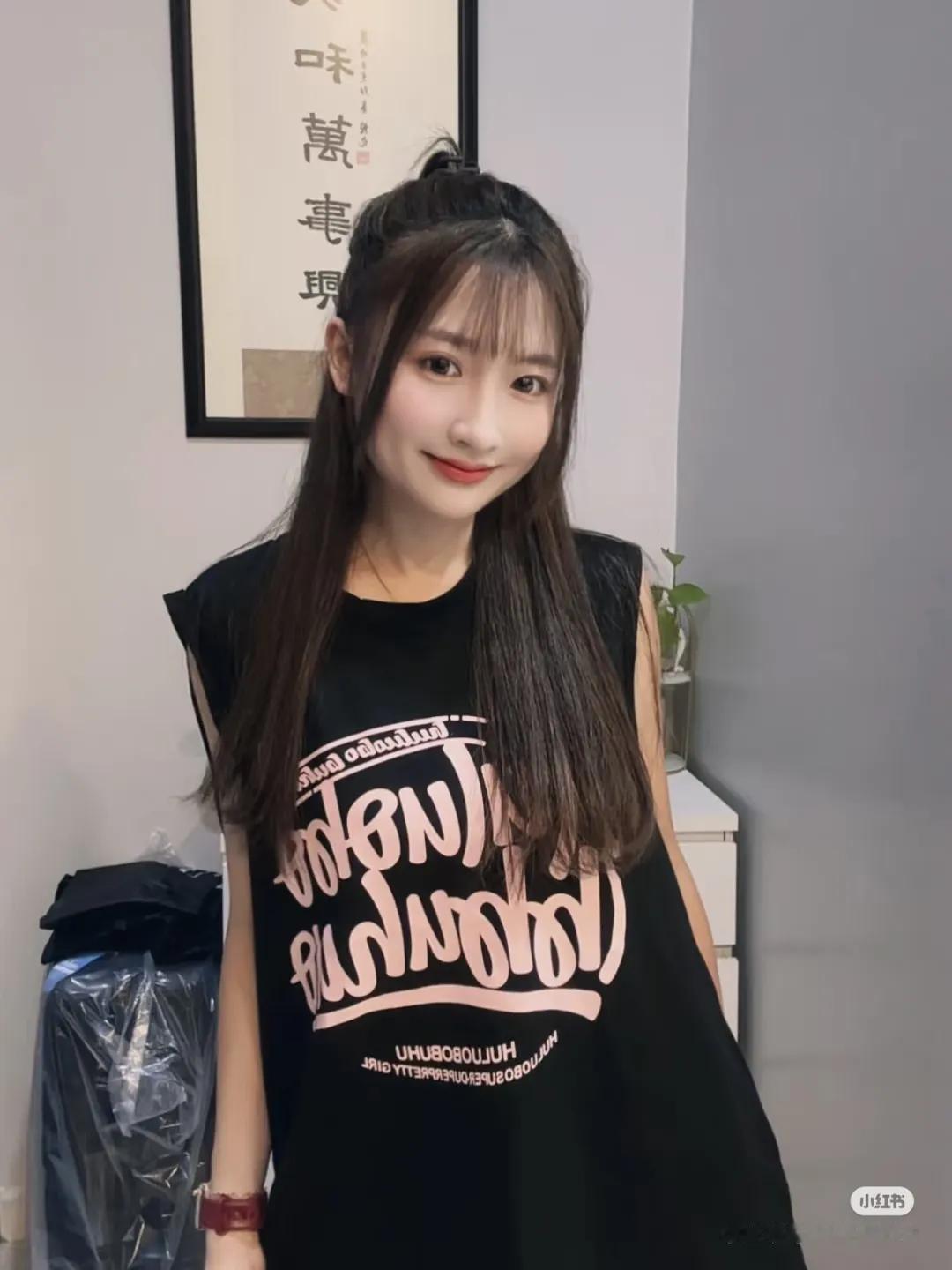 话说大马近几年就推出了许多样靓身材正，气质也相当不错的新晋博主，而EIainee