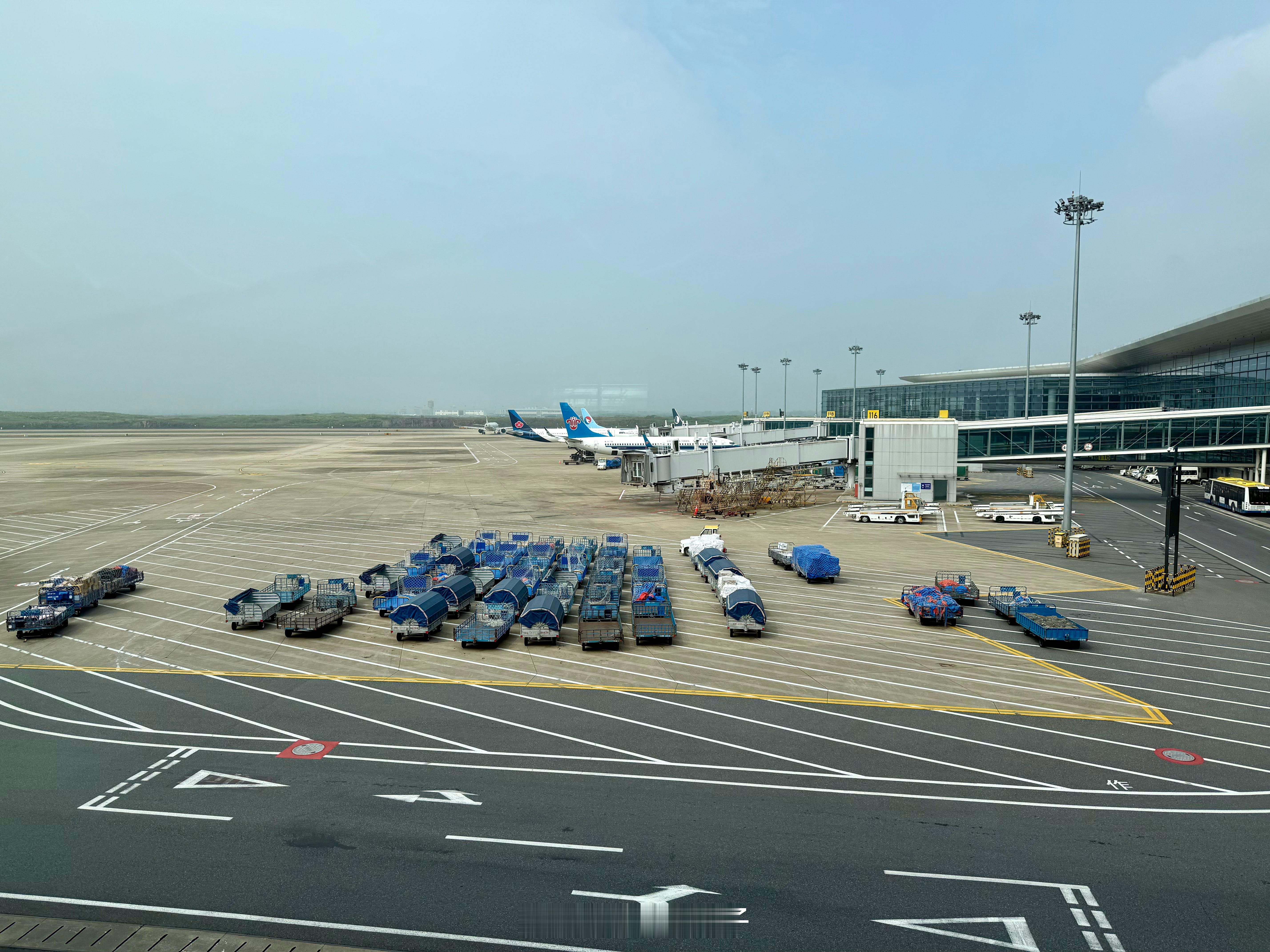 出差出差，2天三城，飞起来✈️两横一竖就是干，两点一力就是办你们猜我试驾什么车提