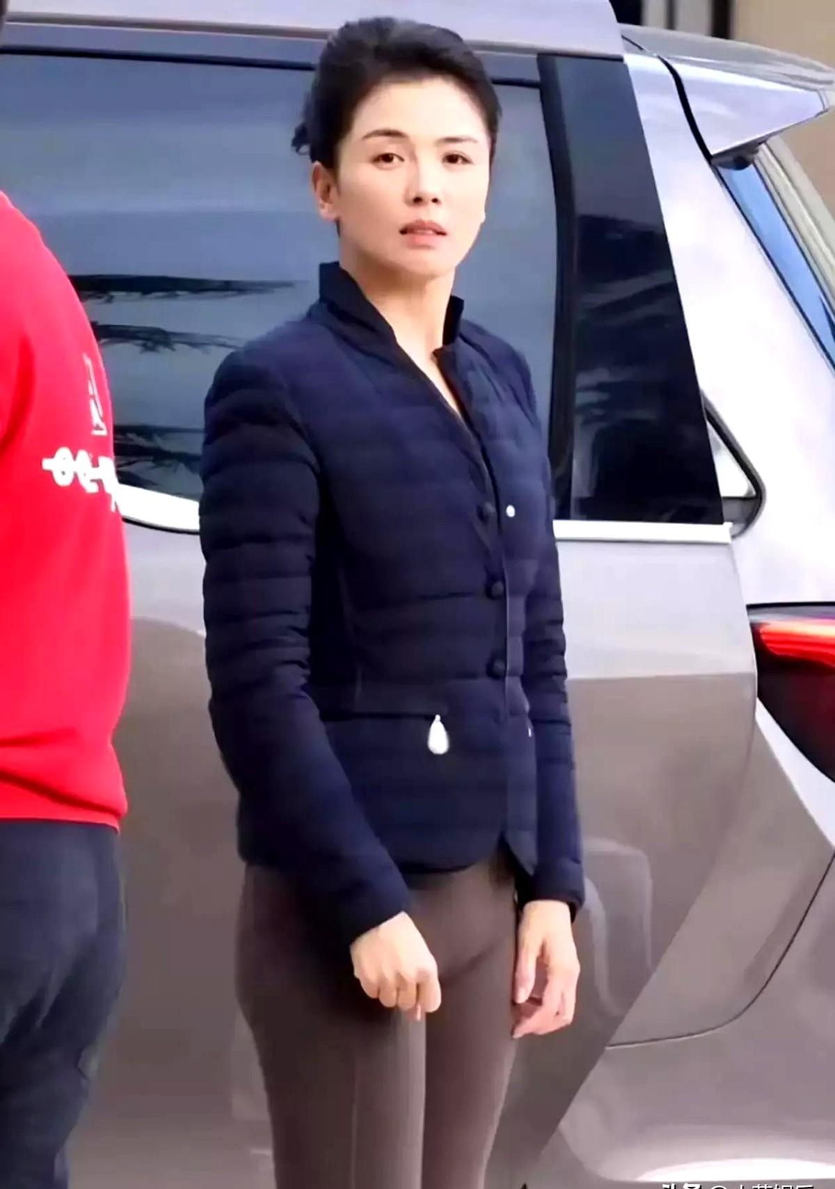 你知道吗？素颜也能美得让人惊艳。

不是所有明星都靠浓妆艳抹才有气场，刘涛的素颜