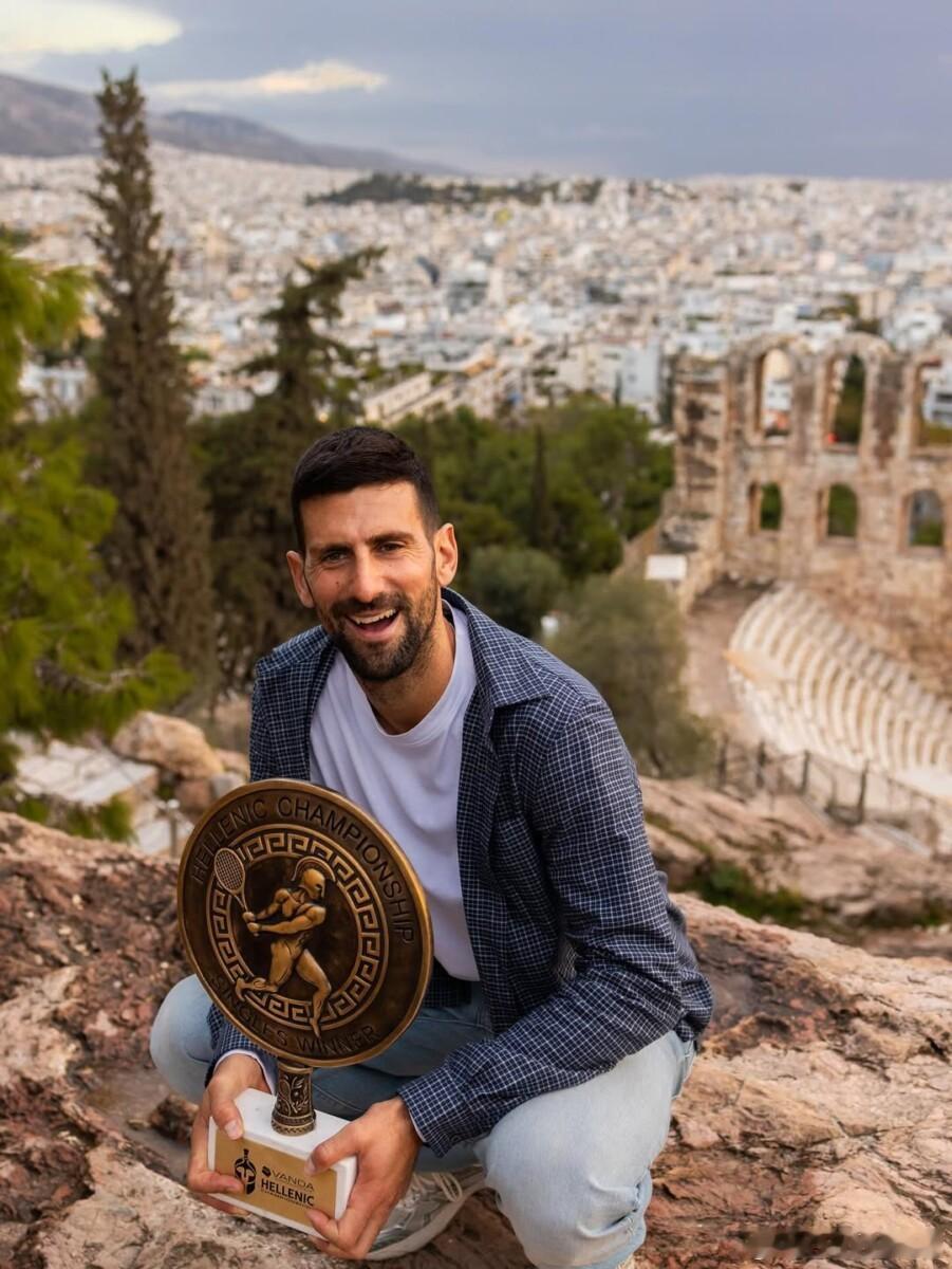 希腊媒体透露德约科维奇获发居留希腊的黄金签证细节。通过在希腊投入最低35.2万英