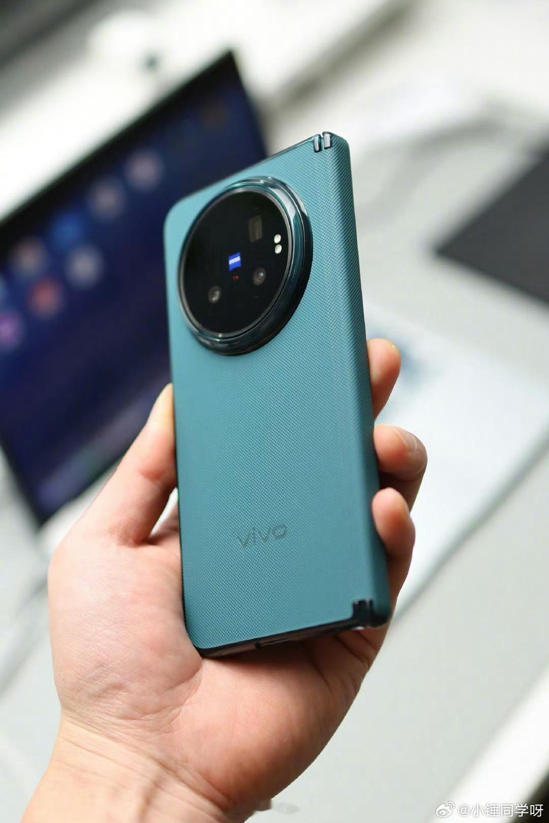 单位没有人情味vivo X Fold6这个原厂壳体验挺惊喜，配色和机身保持一致，