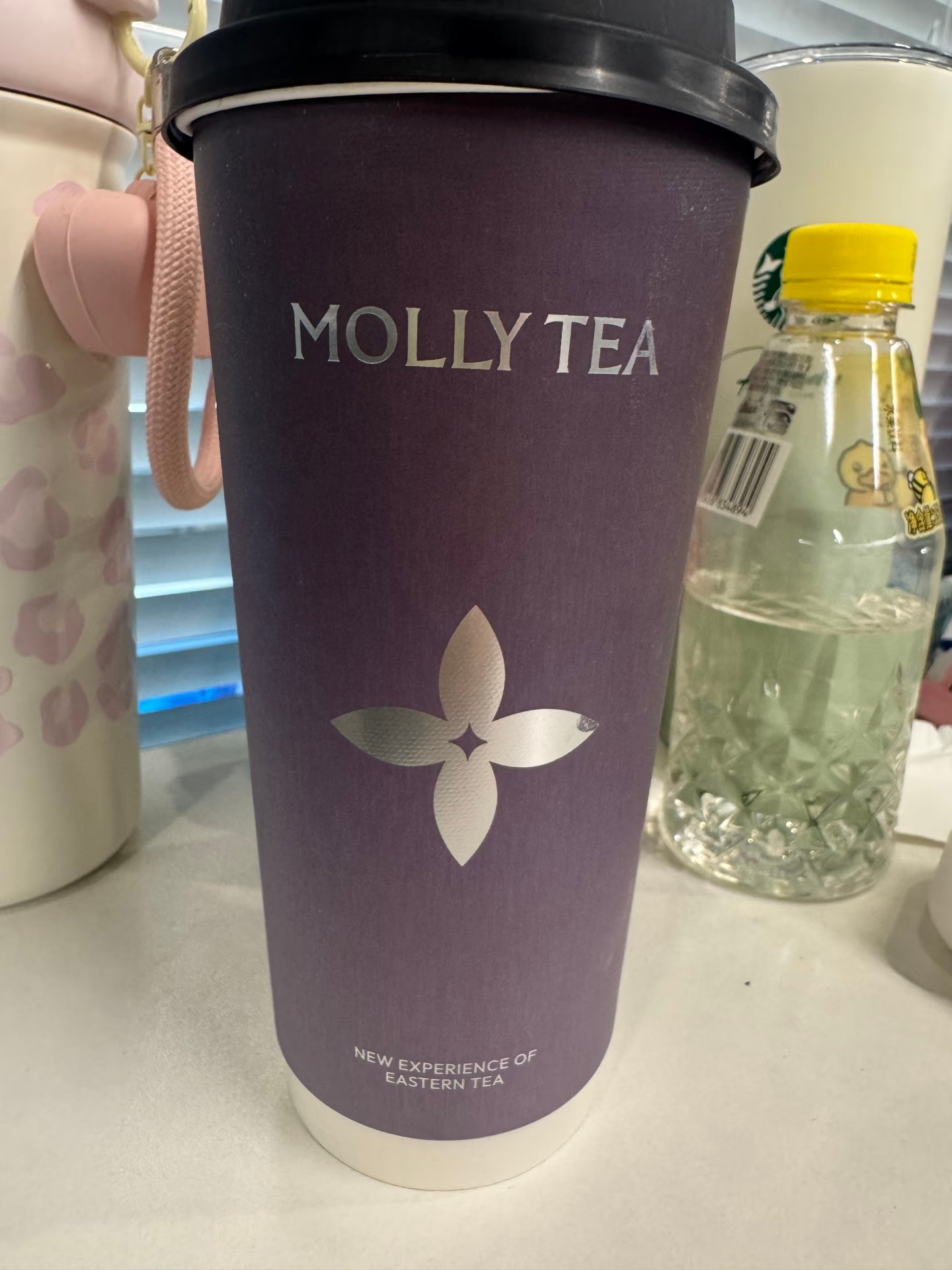 茉莉奶白千万赔偿从何而来我一直以为这是一款饮品的名字，没想到居然是一个品牌名，有