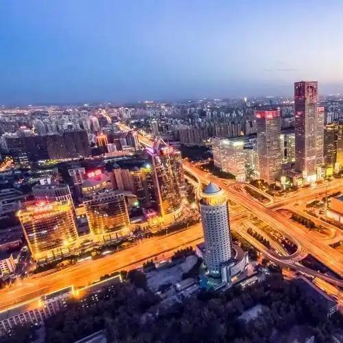 《房子从8万跌到4.9万，金融街的打工人开始抄底了，北京楼市最魔幻的一幕：新房排