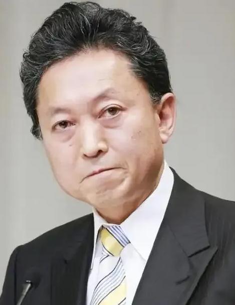 日本前首相鸠山由纪夫近日发声，再次指出，当年中国放弃日本战争赔款，是周恩来总理区