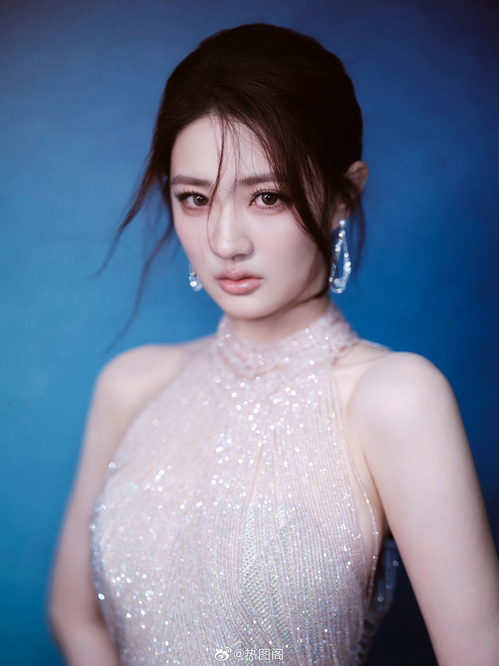 徐璐 x 展现完美曲线 