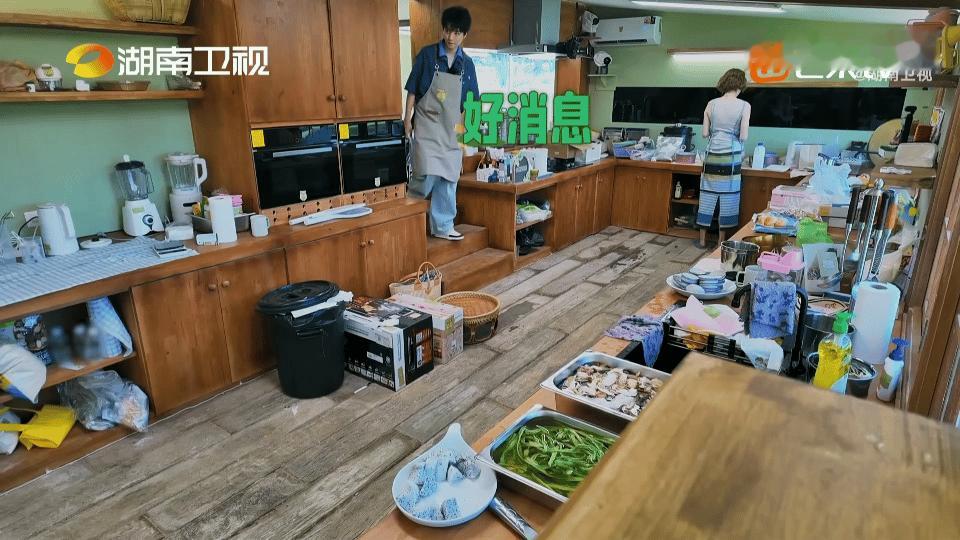靳梦佳问王俊凯是不是去上了mba的课王俊凯构思出葡萄酒推销方案，顺利拿下订单，亮