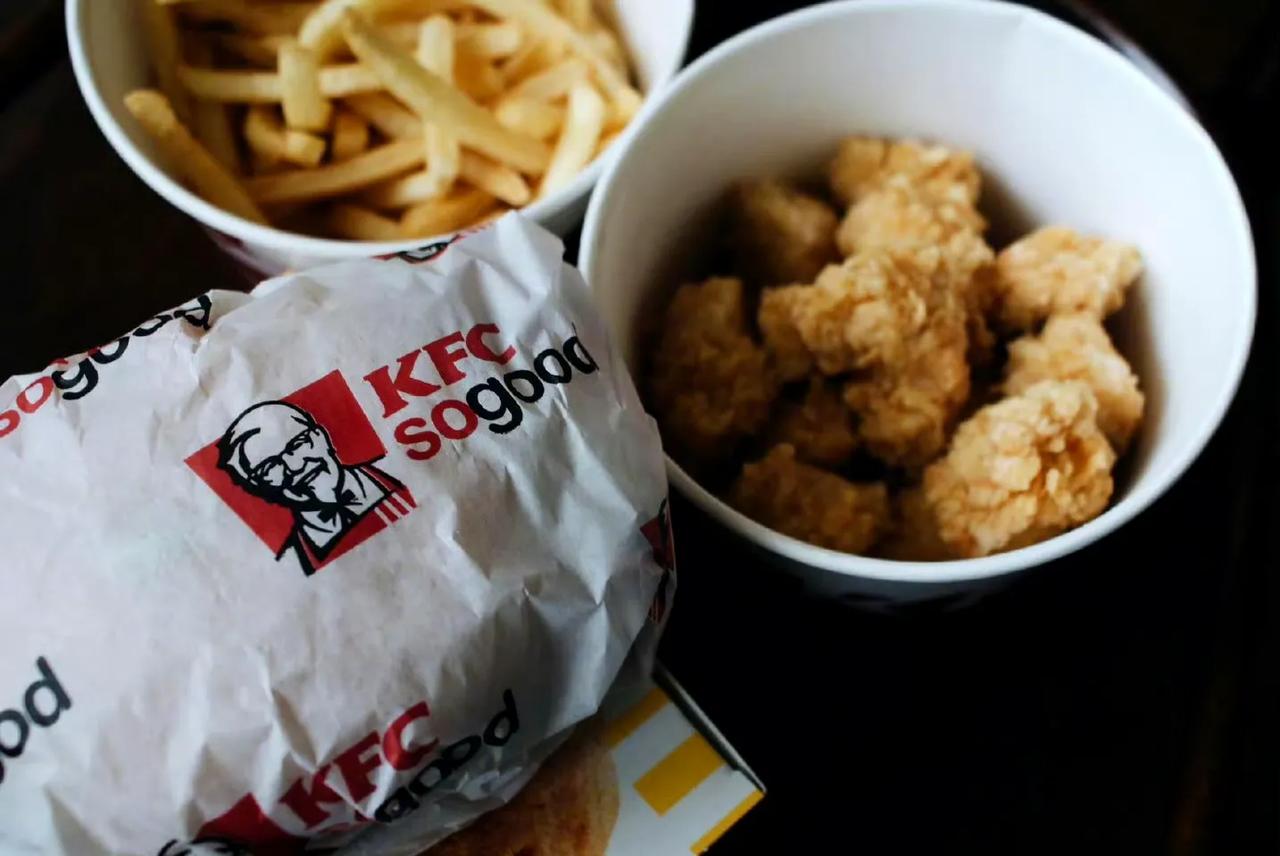 炸鸡食品竟然能吃到生肉，肯德基藏着什么秘密？今天，有网友爆料称，自己在肯德基买鸡