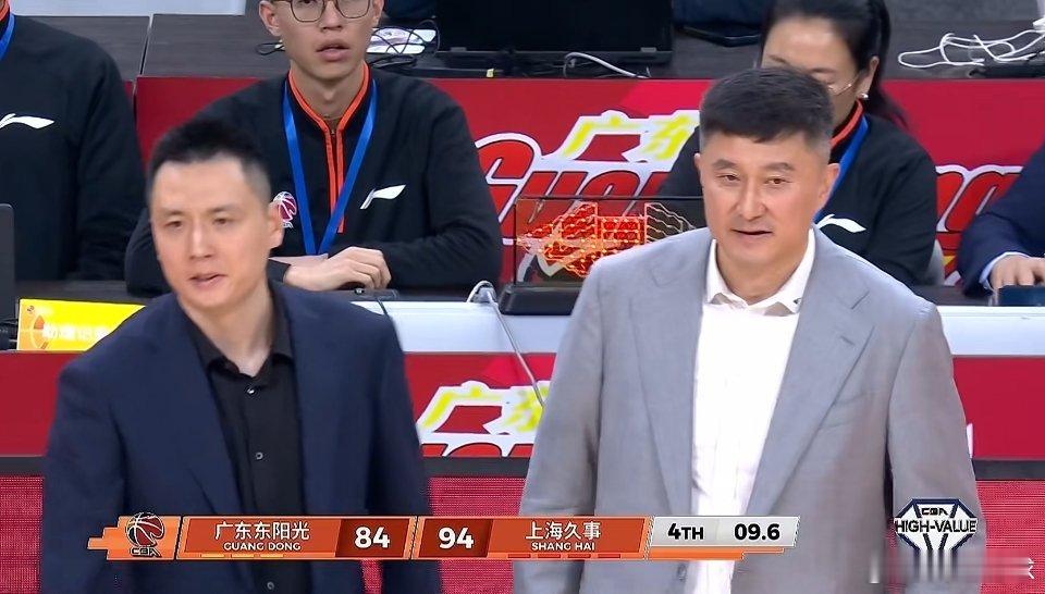 两连败，广东队主场输给上海队10分，实力确实有差距，打成这样还能接受吧咱们前面挖