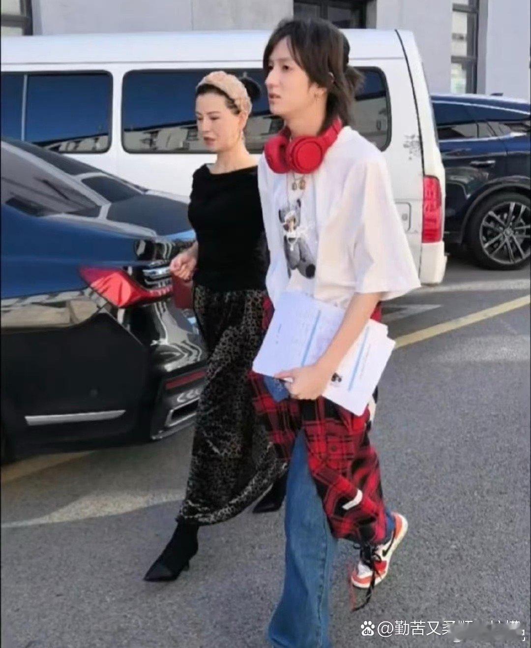 偶遇张予曦一家，全家颜值高，弟弟即将出道成为明星。 