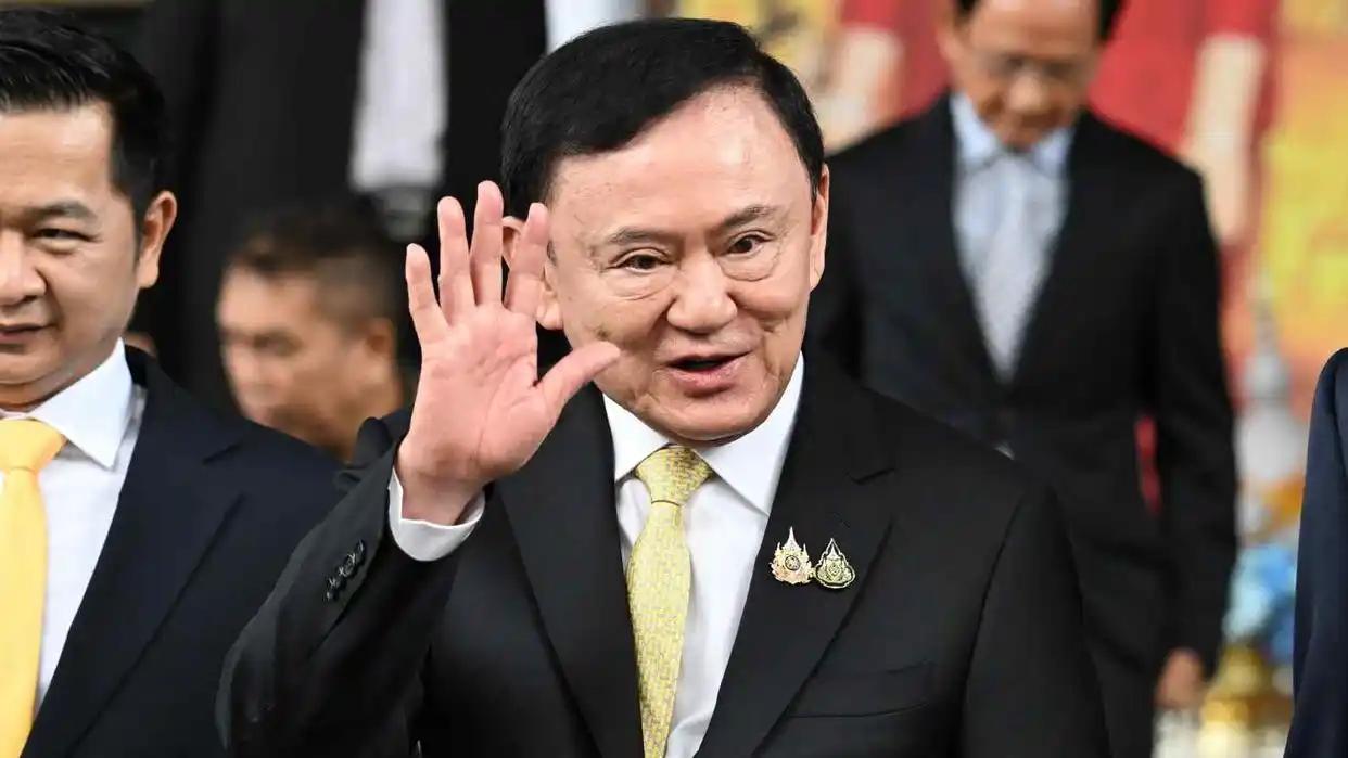 他信出去后，估计就不回来了。他信突然乘机前往迪拜，称是去体检，但现在人已经到了迪