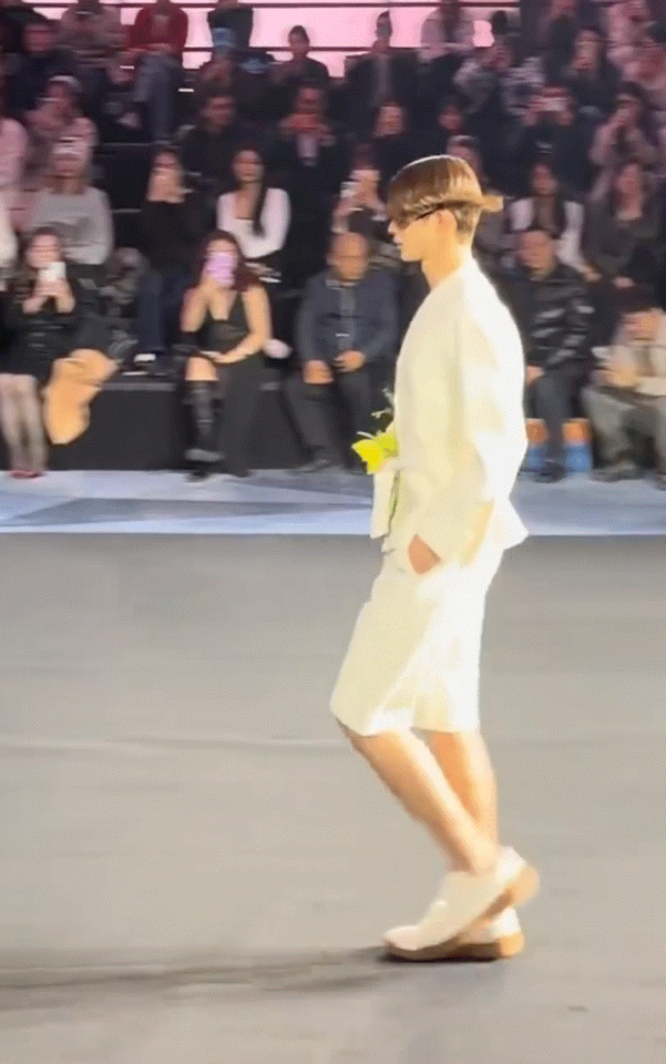 陆仙人外卷头造型出圈了🎩陆仙人回应外卷陆仙人凭借北京时装周上的“外卷头”造型再