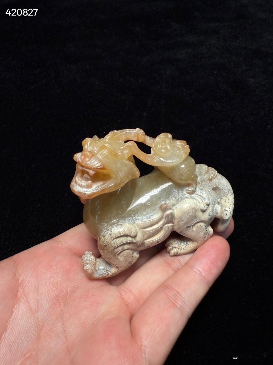 战汉羽人骑辟邪兽