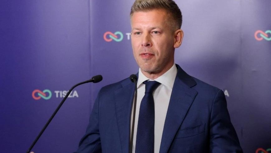 匈牙利新当选总理毛焦尔·彼得今天发表演讲说：“维克多·欧尔班玩的是那种五维象棋（