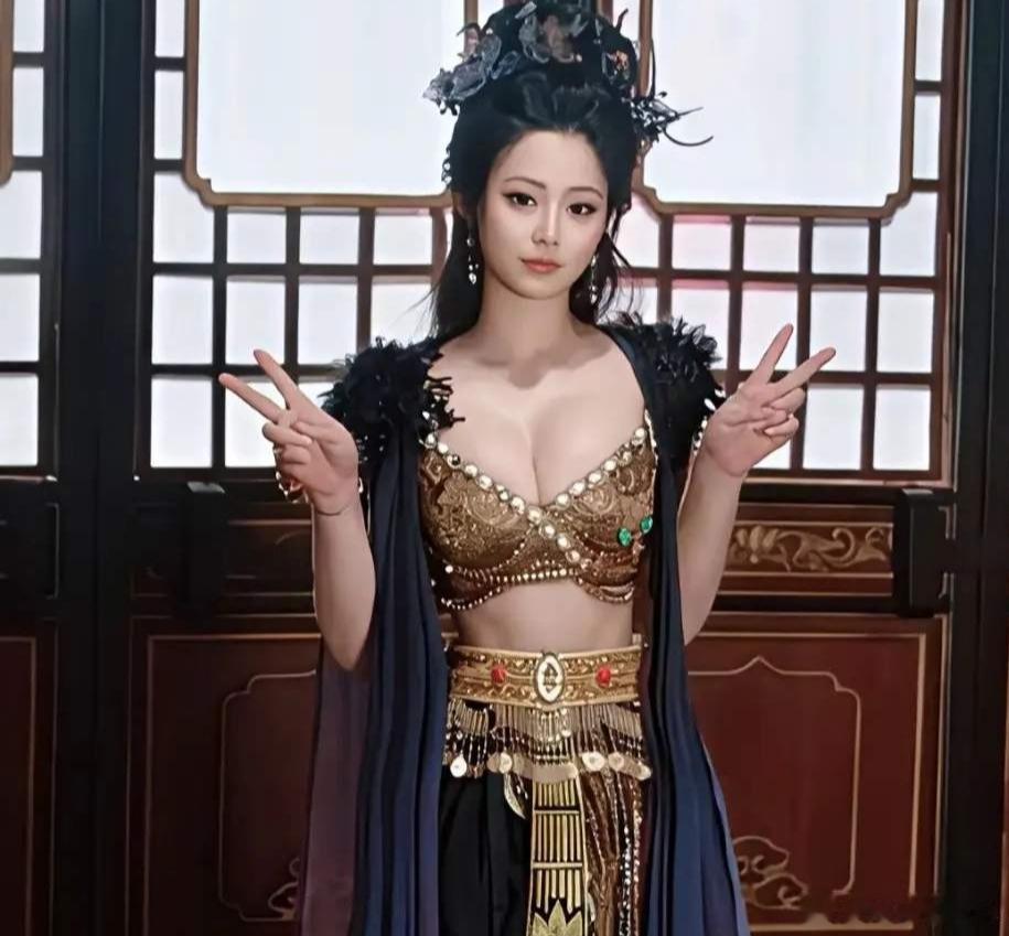 短剧尺寸这么大了吗？不管会不会演戏，必须要身材好，颜值高。形态好。这两年短剧视频