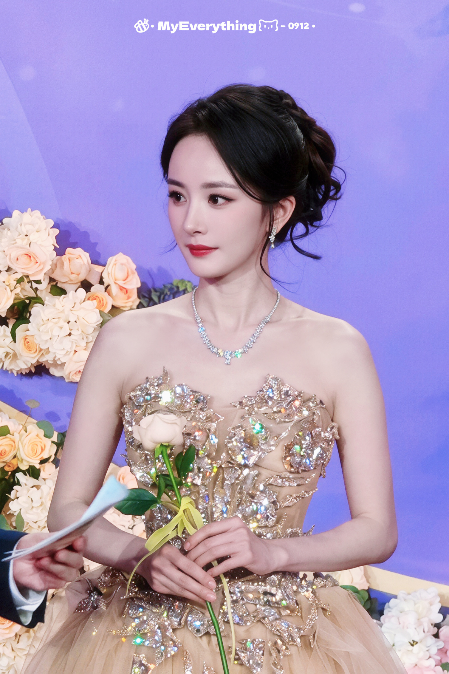 杨幂 🍯杨幂现场换发型了 🍯杨幂王骁百花奖后台热聊 姐姐，我们永远支持你