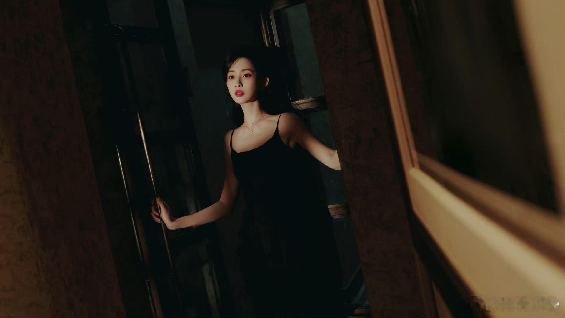 孟子义的微博之夜小预告终于来了！这神秘的预告让人充满好奇，期待她今晚在红毯上的美