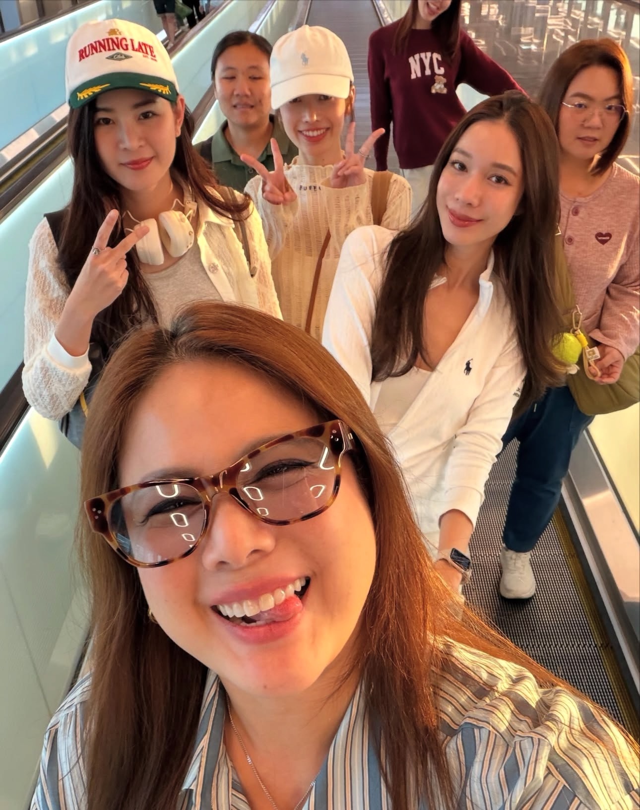 Tik发的机场合照 