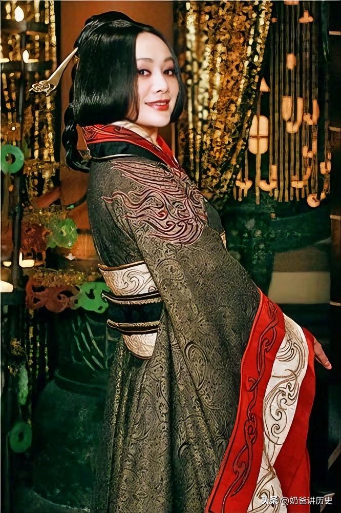 公元前265年，宣太后（传说中的芈月）重病临死前，准备让男宠魏丑夫殉葬，以便死后