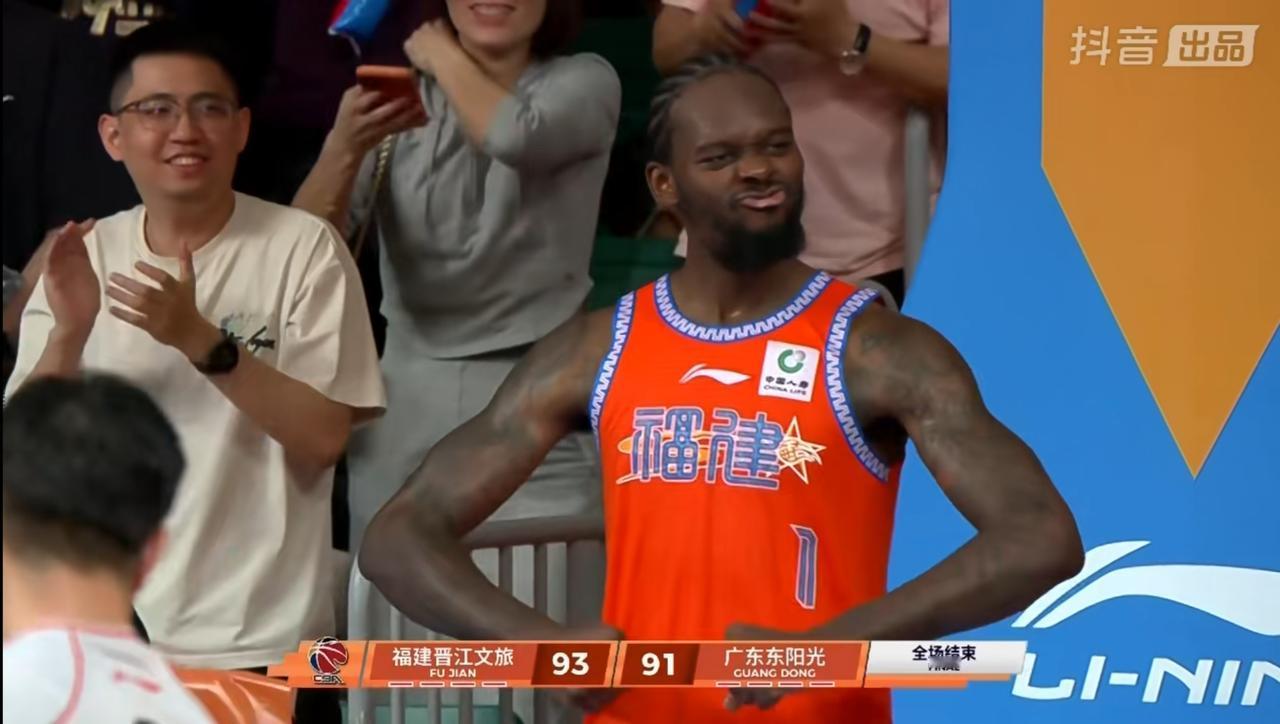 广东男篮以三连败收尾常规赛，
这可不是个好兆头的，
今年的广东男篮，总是虎头蛇尾