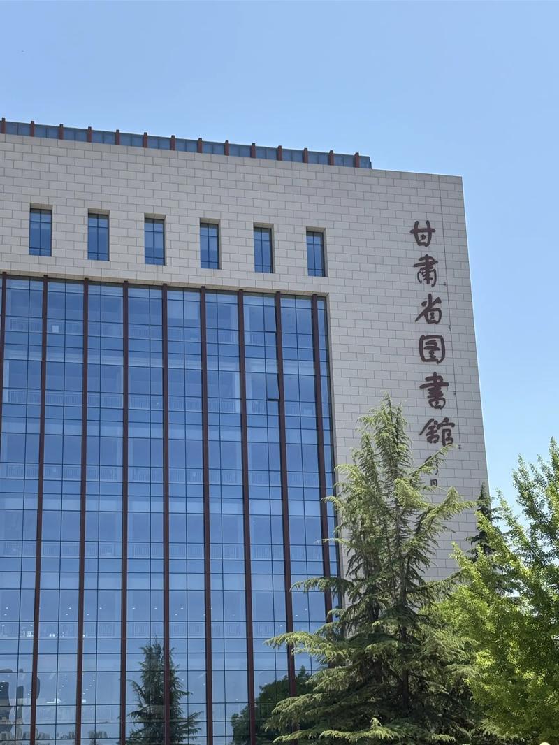 腊月甘肃省图使馆座无虚席——
         ​
        图书馆里的年