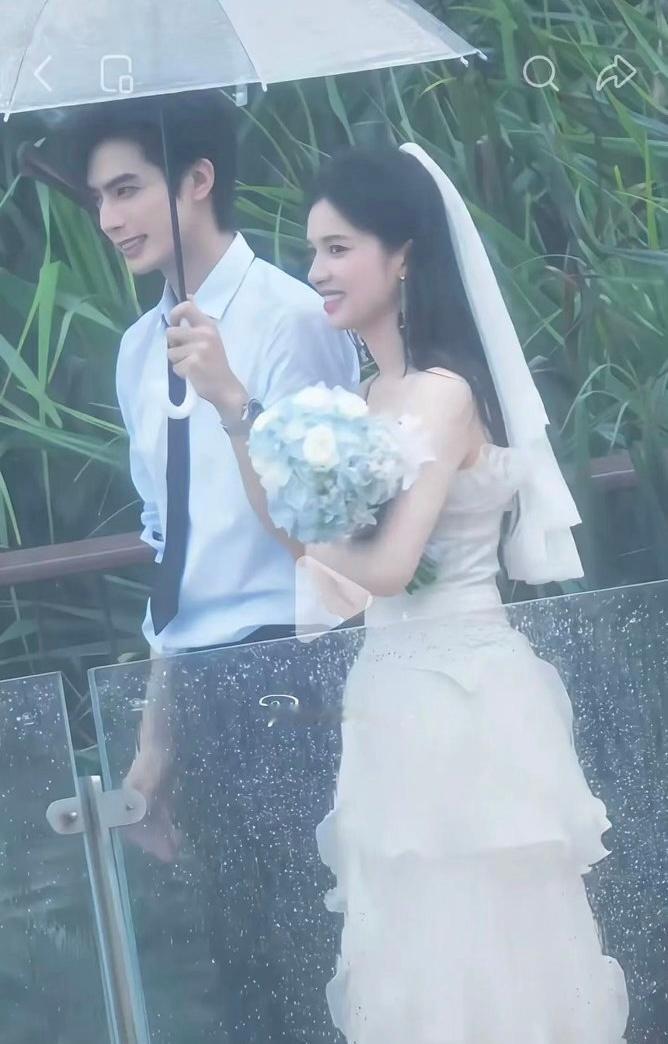 野狗骨头吵架吻出圈你们觉得这一秒过火能打过野狗吗？ 
