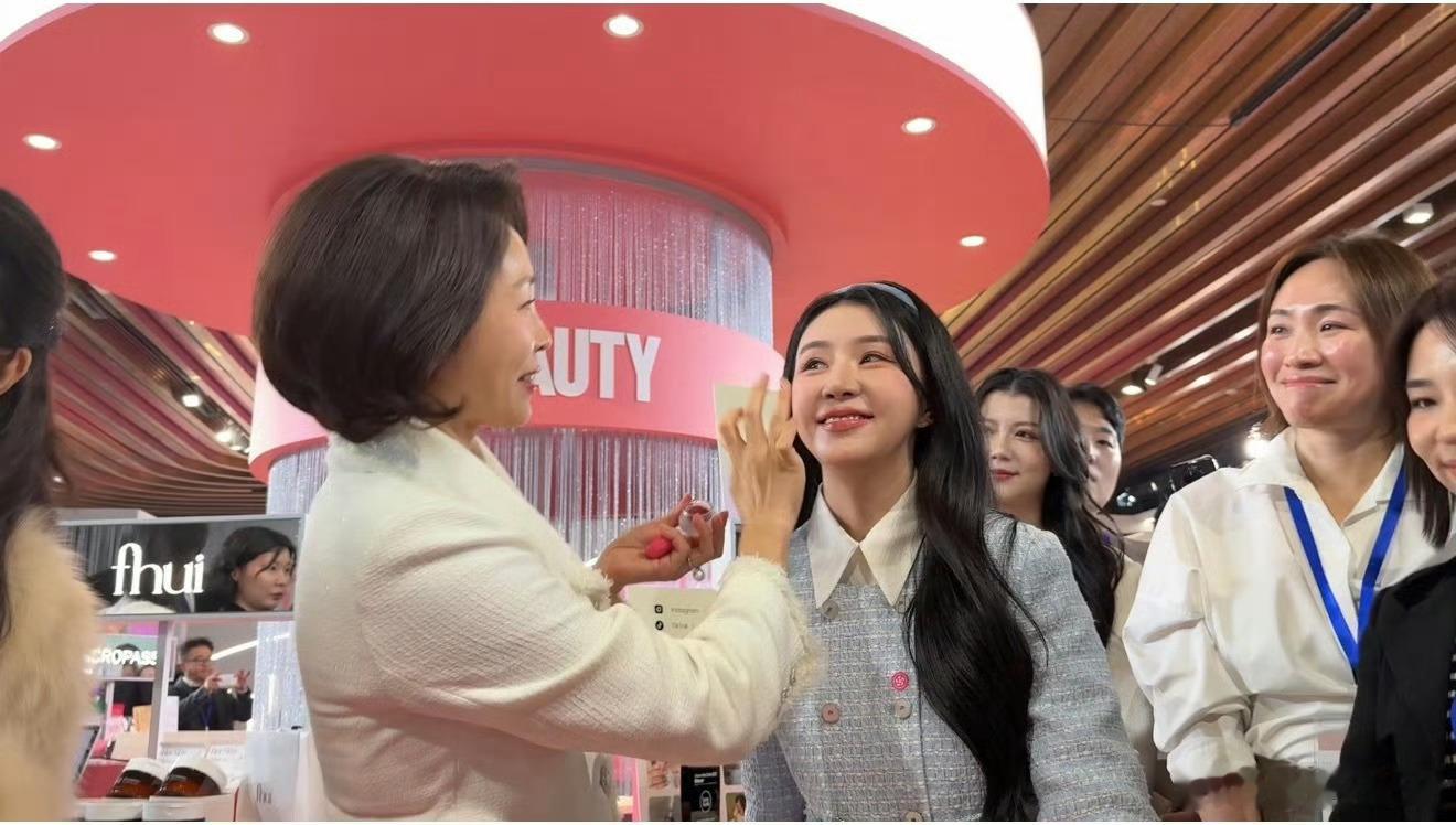 曹璐和KARA郑妮可聊浪姐曹璐郑妮可cha浪姐主题曲 从二代打到五代，拼的不是资