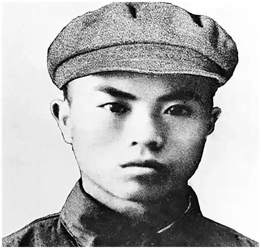 罗盛教救人牺牲家喻户晓，但那个被救出冰窟的朝鲜少年，后来的人生你未必知道。

这